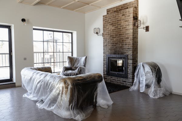 Plaque de protection sol cheminée : protégez votre espace avec style